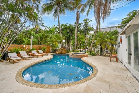 Hot Tub, Swimming pool