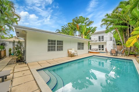 Day, Pool view, Swimming pool, sunbed