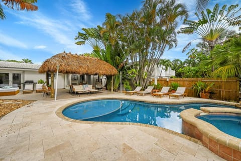 Hot Tub, Swimming pool