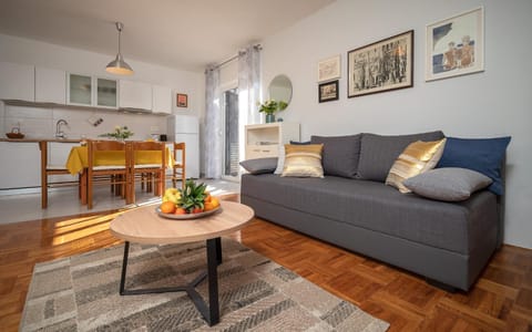 Balcony/Terrace, Kitchen or kitchenette, Living room, Seating area, Dining area