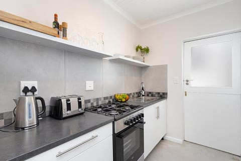 Camps Bay private room and bathroom Vacation rental in Camps Bay