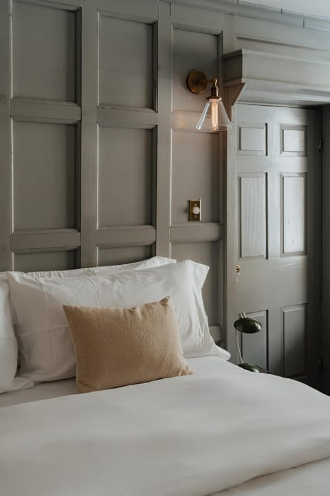 Book Village Inn - Entire Hotel House in Hobart