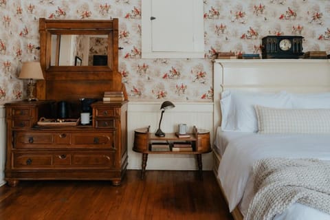 Book Village Inn - Entire Hotel House in Hobart