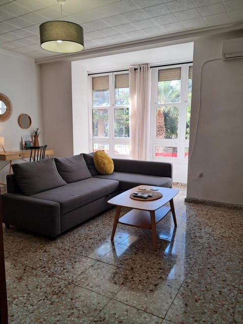 Living room, Photo of the whole room