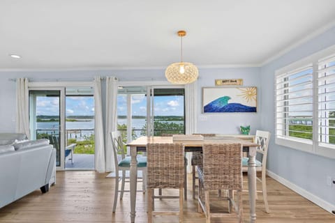 Sunset Sights Waterfront BBQ Fire Pit Dolphins House in Crescent Beach