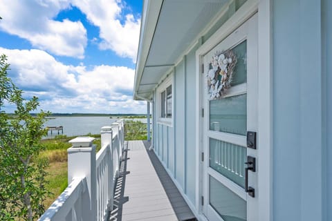 Sunset Sights Waterfront BBQ Fire Pit Dolphins House in Crescent Beach