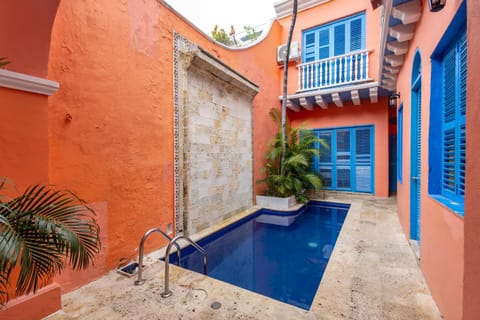 Swimming pool, Swimming pool
