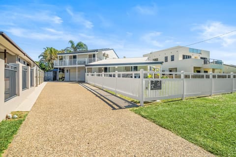 Property building, Spring, Day, Garden view