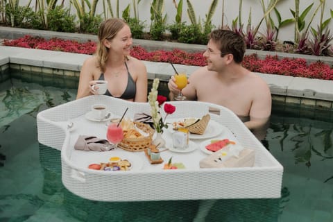 People, Food and drinks, Food, Guests, Pool view, Breakfast, Drinks