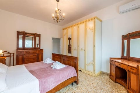 Appartamento con ampio terrazzo La Casa di Nonna Iliana Apartment in Siena