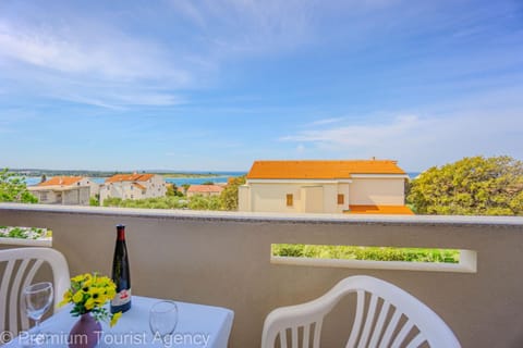 View (from property/room), Balcony/Terrace, Dining area, Sea view