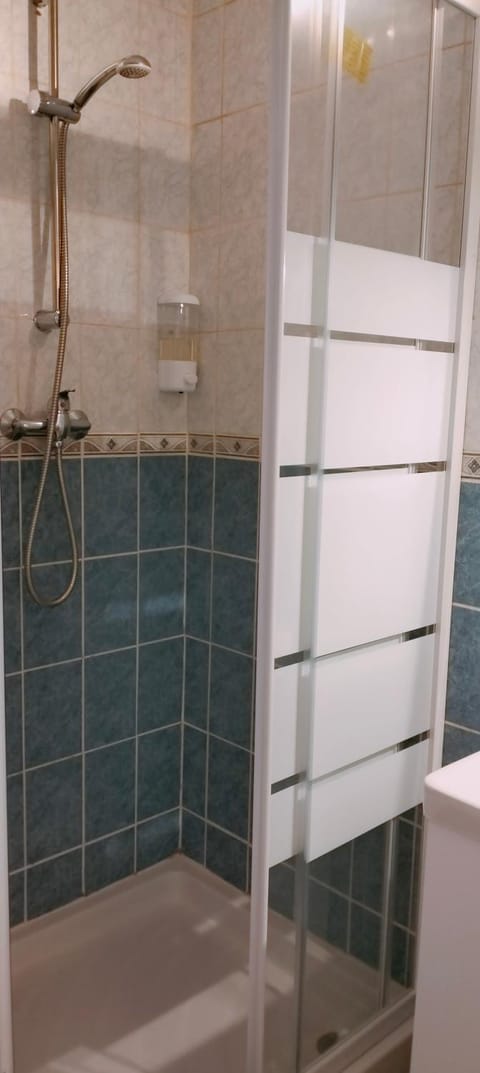 Le petit soleil, 5 mn de la plage et de l'embarcadère, parking et wifi gratuits Apartment in Toulon