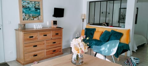 TV and multimedia, Seating area