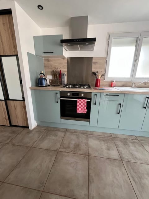 Kitchen or kitchenette, oven, stove