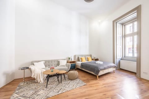 Bed, Living room, Photo of the whole room, Seating area, Bedroom, towels