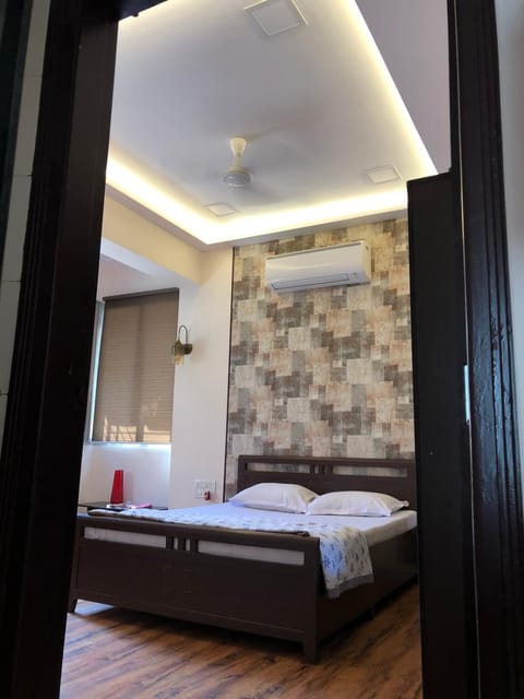 Bedroom, Internal: Not applicable to any particular room