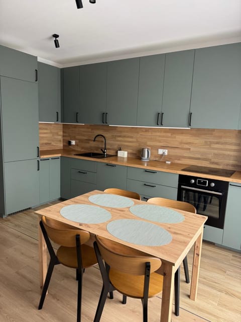Kitchen or kitchenette, Dining area, stove