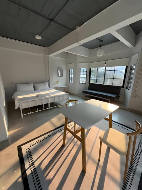 Bed, Photo of the whole room, Seating area, Bedroom