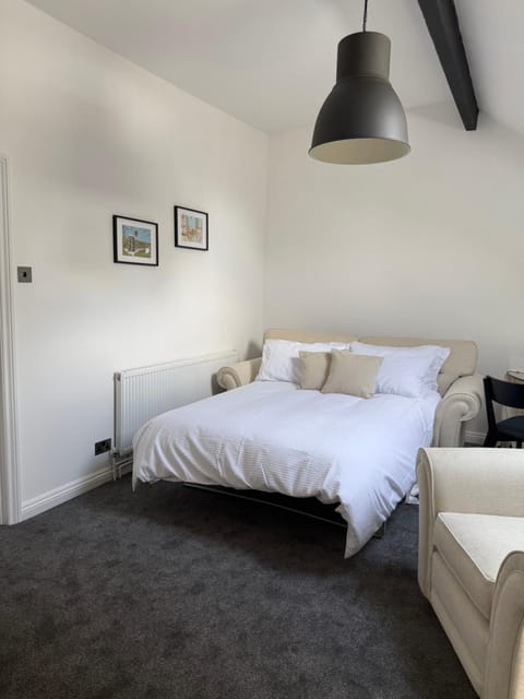 Room above the Inn Apartment in Bristol