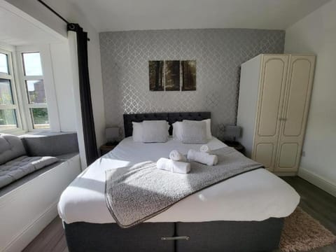 2 bed flat sleeps 4 Swansea centre Apartment in Swansea