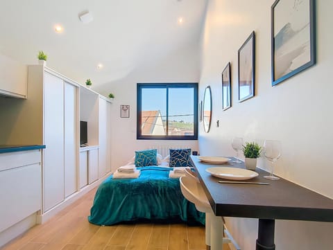 Bed, Living room, wardrobe