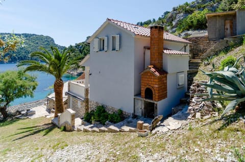 Facade/entrance, Sea view