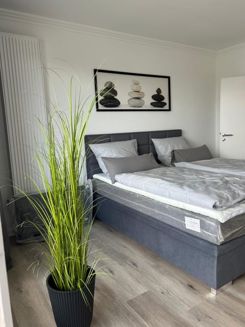 Fewo Schröder - Pier 5 - Strandkorb am Meer - seitlicher Meerblick - inklusiv Bettwäsche und Handtücher Apartment in Büsum