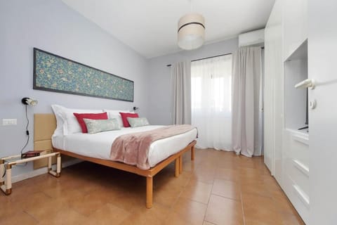 Bed, Photo of the whole room, wardrobe