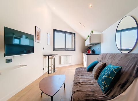 TV and multimedia, Kitchen or kitchenette, Living room