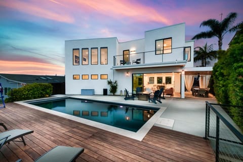 Balcony/Terrace, Swimming pool, sunbed