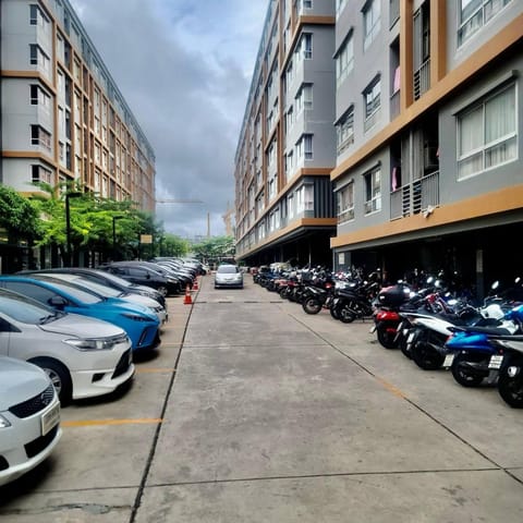 Property building, Day, Location