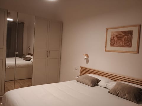 Bed, Photo of the whole room, Bedroom, wardrobe