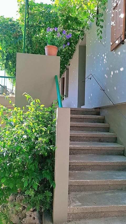 Maison Pivoines House in Saint-Martin-d'Ardèche