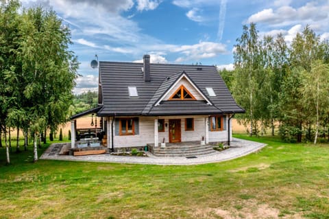 Property building, Day, Natural landscape, Garden, Garden view