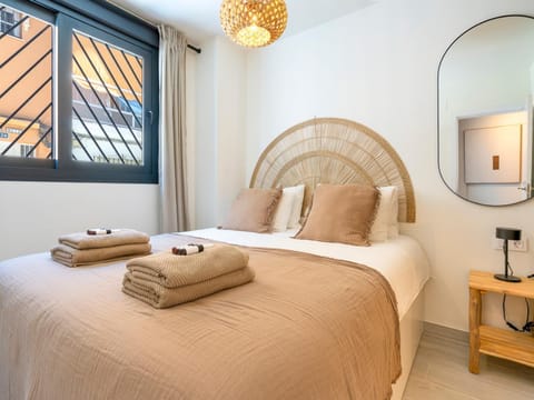 Bedroom, towels