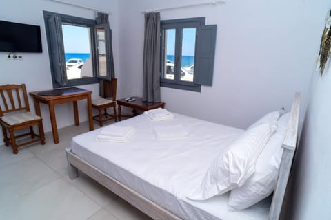 Bed, Photo of the whole room, Sea view