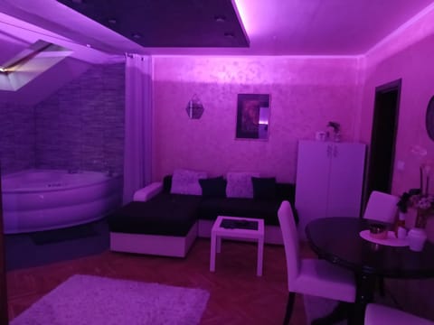 Hot Tub, Photo of the whole room, Bath