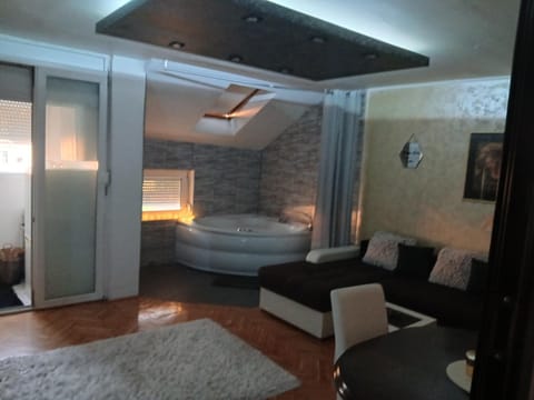 Living room, Photo of the whole room