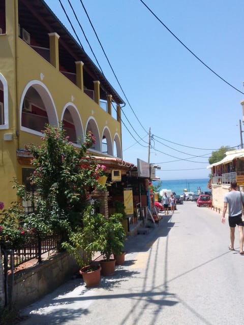 Facade/entrance
