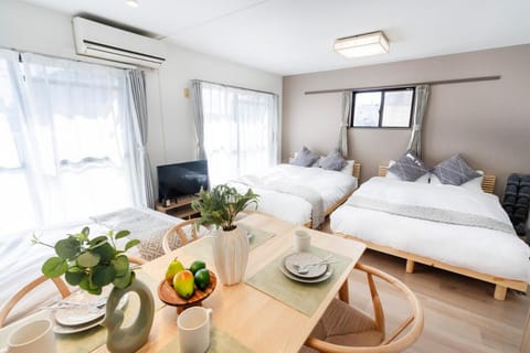 Bed, TV and multimedia, Photo of the whole room, air conditioner