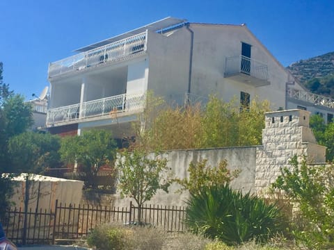 Facade/entrance, Off site
