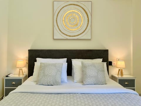Bed, Photo of the whole room, Decorative detail, Bedroom
