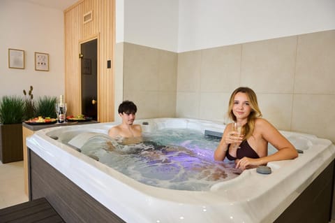 Hot Tub, Spa and wellness centre/facilities