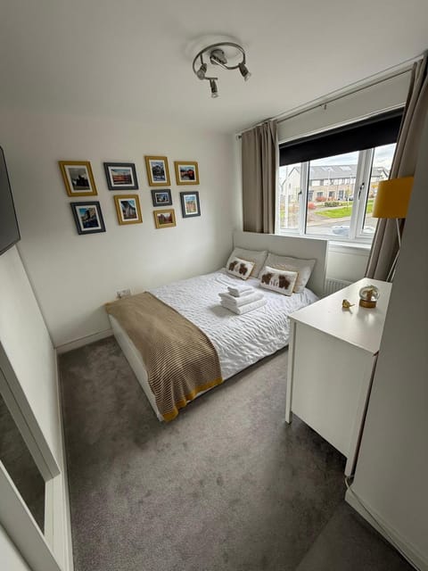 Double Bedroom With Dedicated Private Bathroom Vacation rental in Edinburgh
