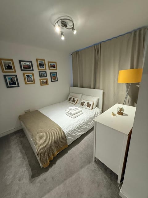 Double Bedroom With Dedicated Private Bathroom Vacation rental in Edinburgh