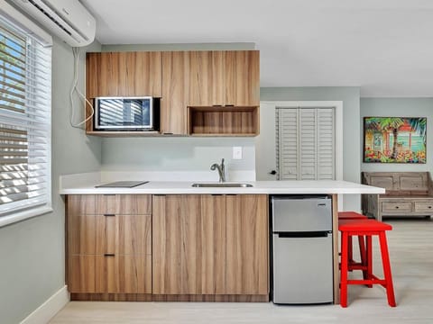 Beachside 1BR in Hollywood | Parking + WiFi Apartment in Hollywood Beach