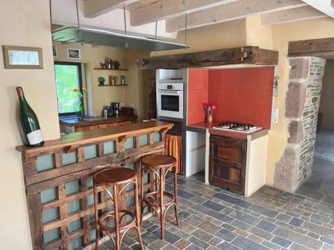 Kitchen or kitchenette, Lounge or bar