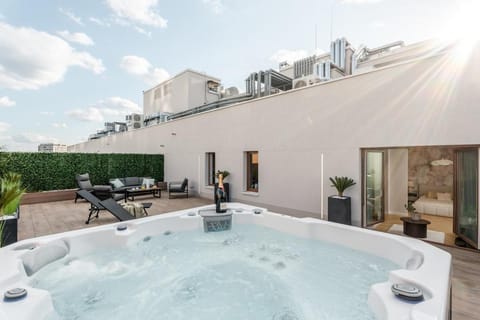 Patio, Day, Natural landscape, Hot Tub, Hot Tub, View (from property/room), Balcony/Terrace, Pool view, Swimming pool, sunbed