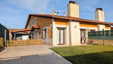 Property building, Day, Garden