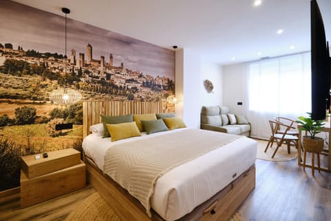 Bed, Photo of the whole room, Seating area, Bedroom